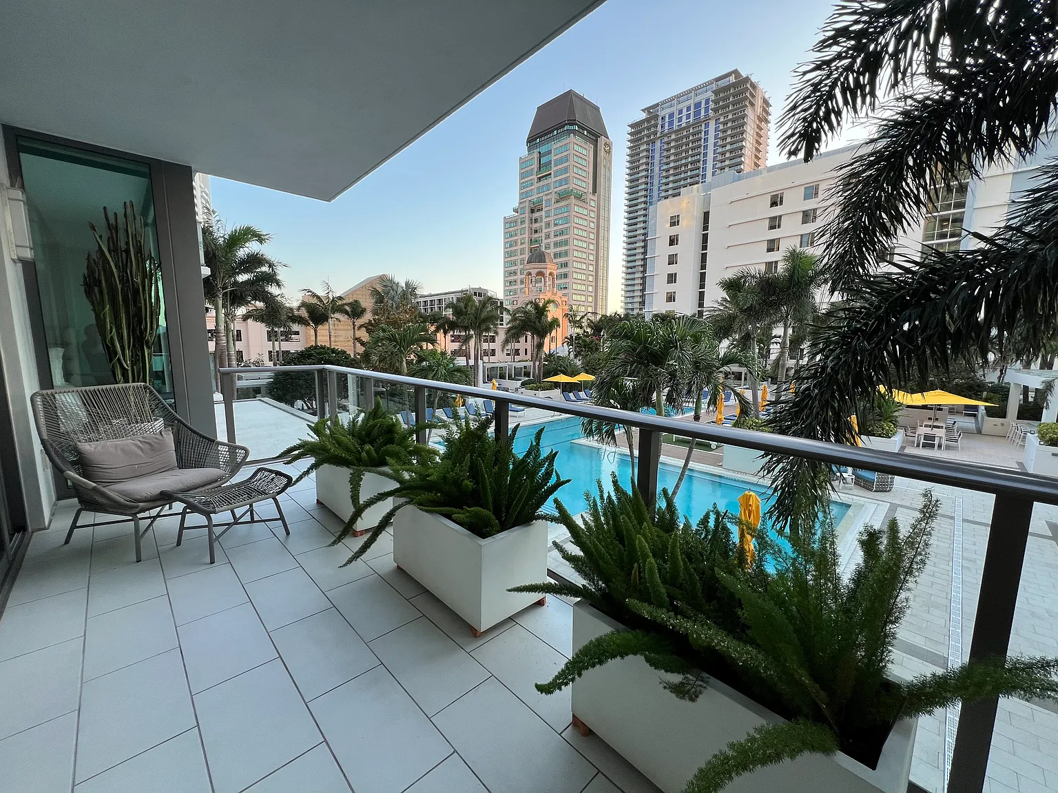 2 bed, 1402 sqft, $6,000 — Photo 2