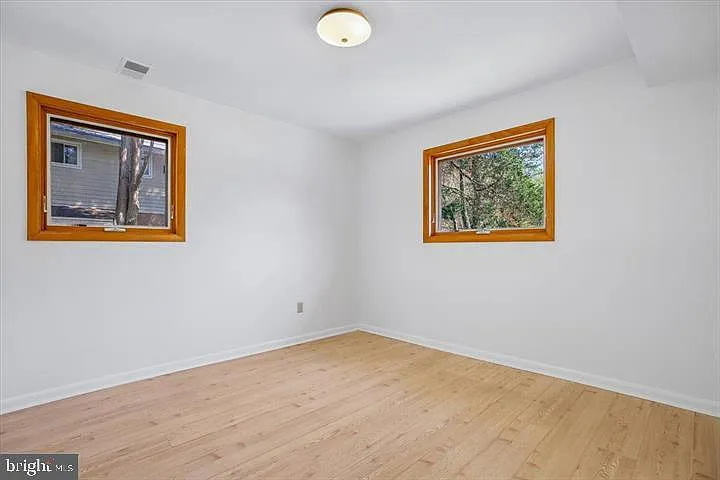 5 bed, 1867 sqft, $3,950 — Photo 2