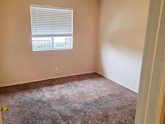 4th image of 3270-3278 Denver Ave #3A