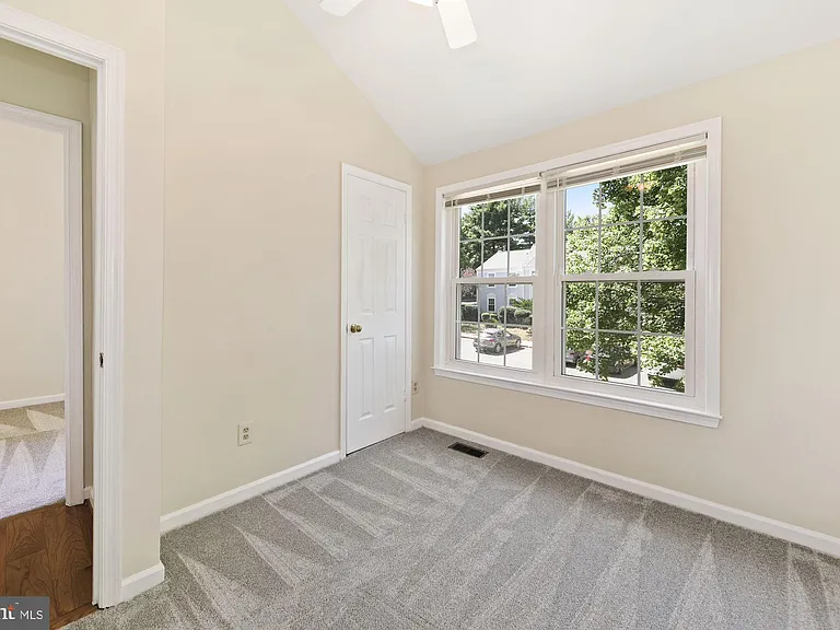 10511 Smithy Ct — Photo 14