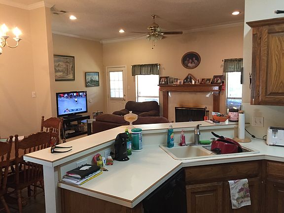 3rd image of 821 NW Park Meadow Ln