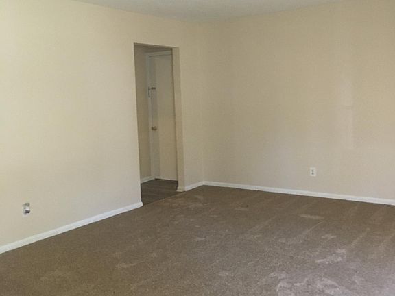 4th image of 3351 Hiwood Ave