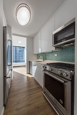 Rented by Solow Realty | media 11
