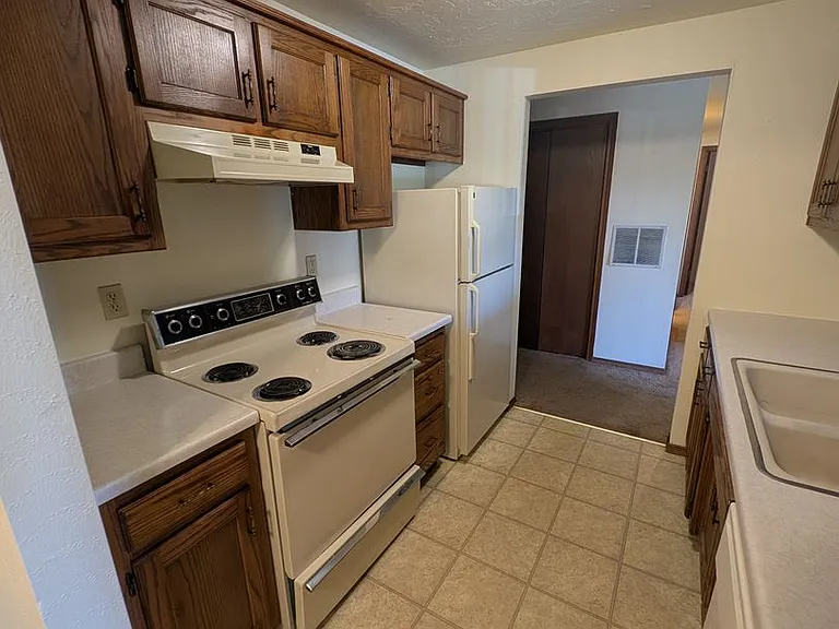 Pheasant Run Apartments — Photo 10