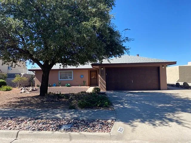703 Homestead Cir — Photo 2