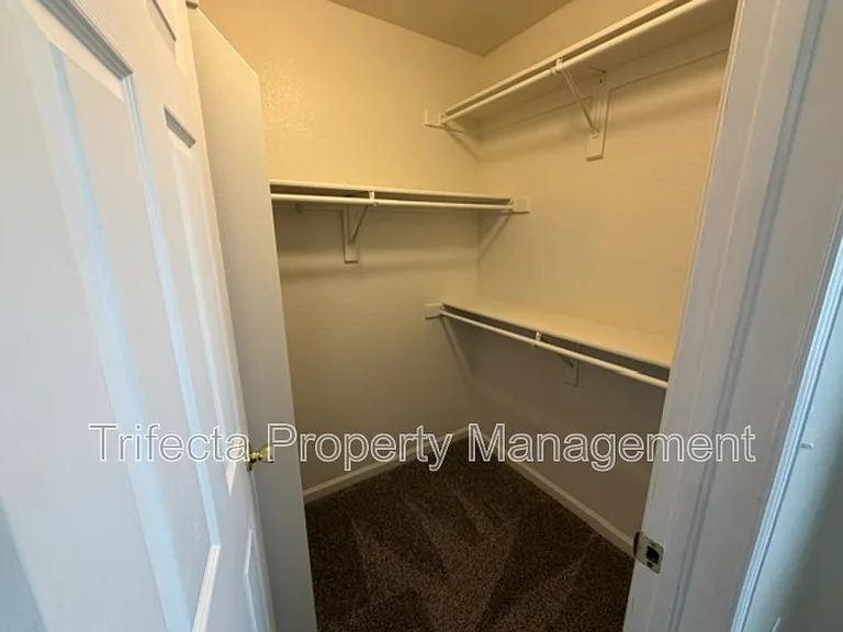 3627 Glenbarr Ct — Photo 12