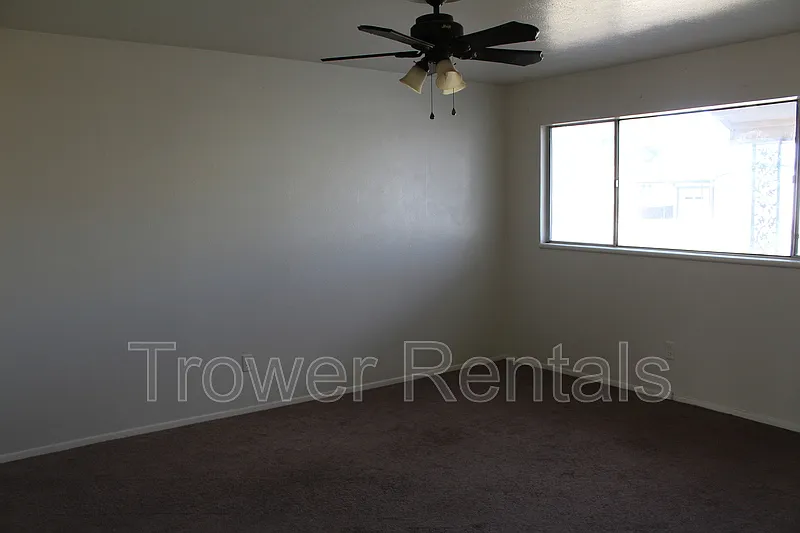 3 bed, 2.0 bath, 1261 sqft, $1,700 — Photo 3