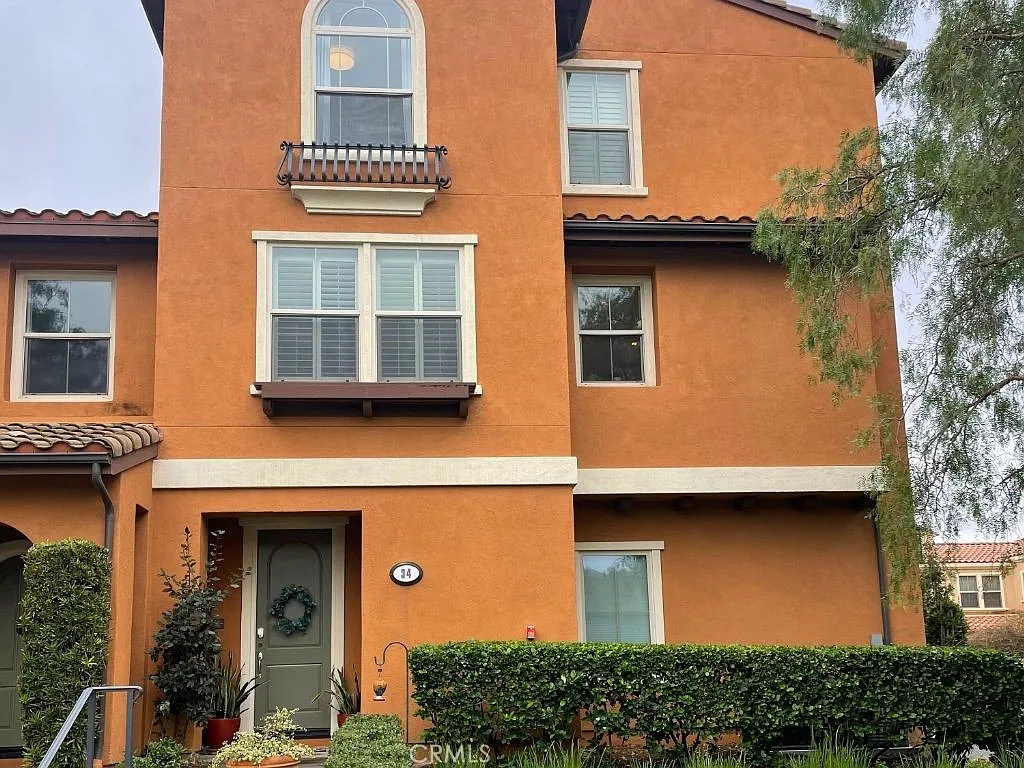 2 bed, 2.5 bath, 1359 sqft, $3,950 — Photo 2