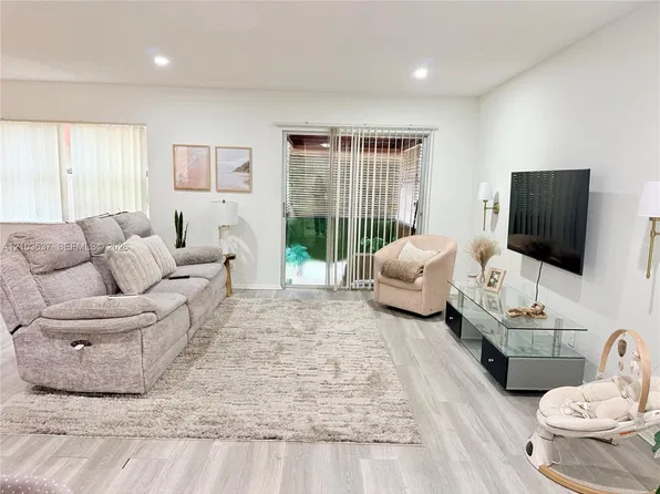 18111 NW 68th Ave APT G206, Hialeah, FL 33015