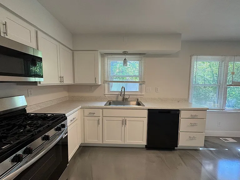 6550 S Old Village Rd — Photo 14