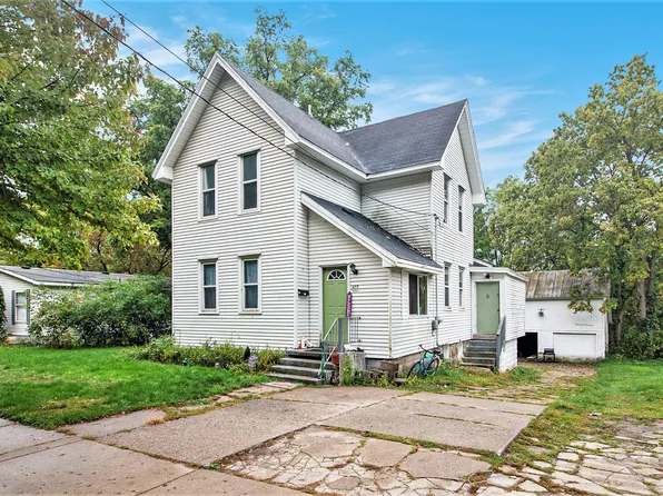 627 E Main St, Ionia, MI 48846