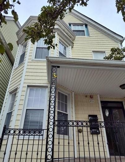 2nd image of 213 Kearny Ave