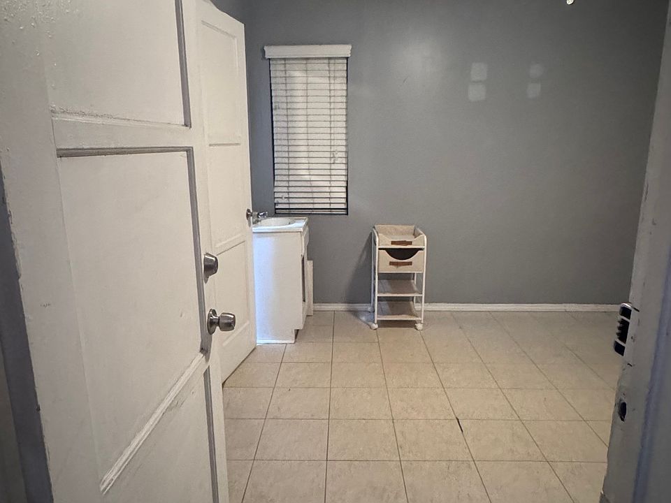 1st image of 3506 E 8th St #1