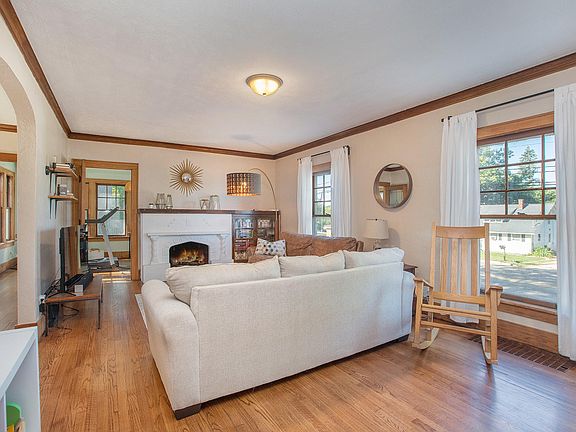 3rd image of 3004 Riverview Dr