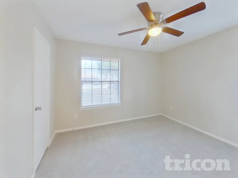 1020 Almond Dr — Photo 15