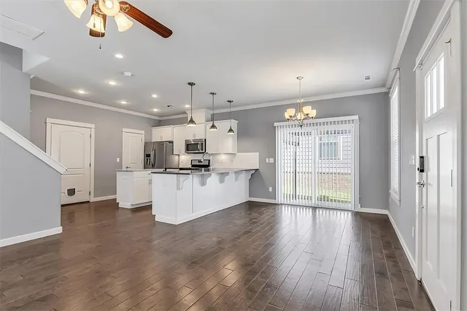 4 bed, 2.5 bath, 1680 sqft, $2,500 — Photo 4