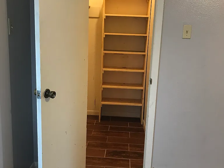 1431 Hillside Dr — Photo 6