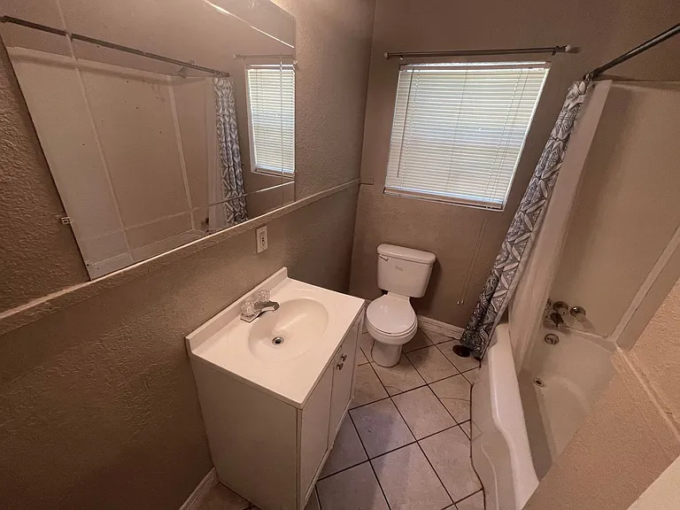 2640 Harrison St — Photo 9