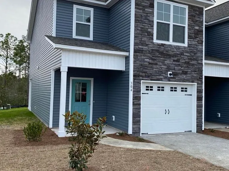 304 S Stingray Ln — Photo 1