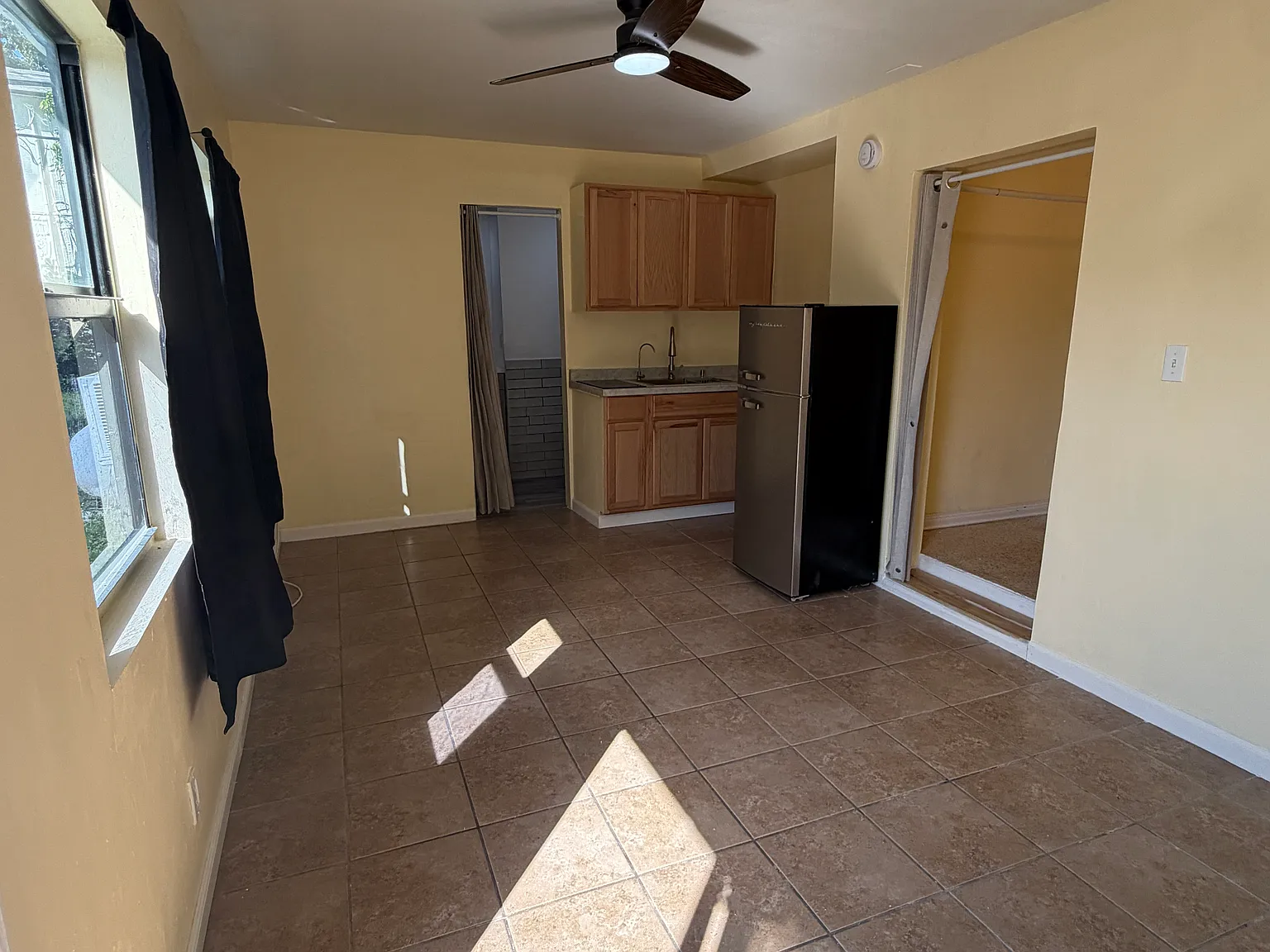 Studio, 350 sqft, $1,500 — Photo 3