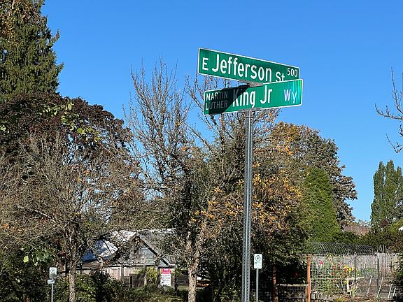 4th image of 2715 E Jefferson St