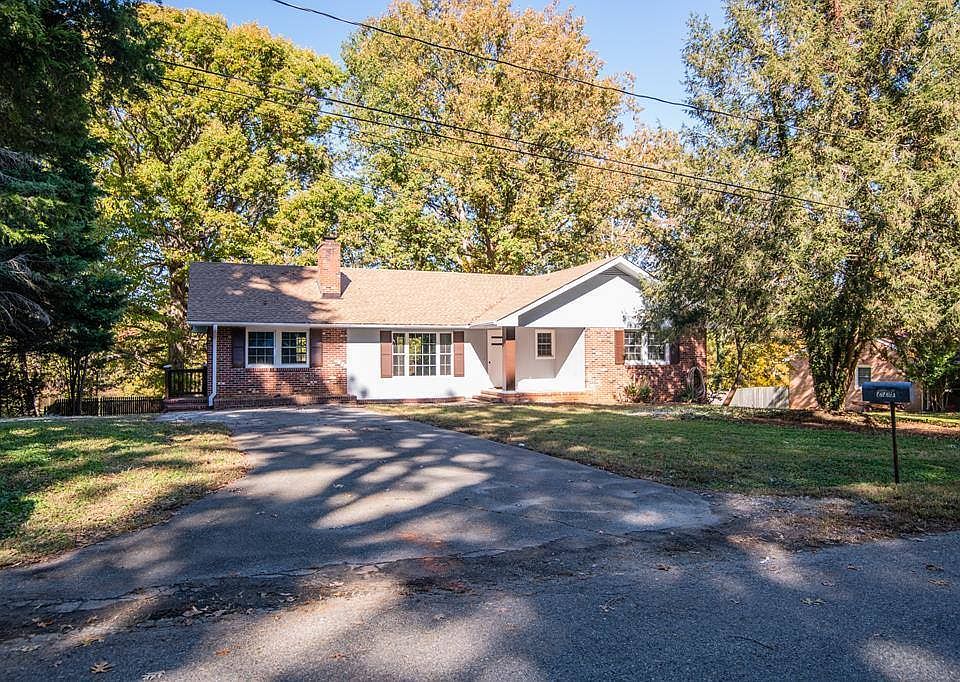 1st image of 229 Evergreen Rd