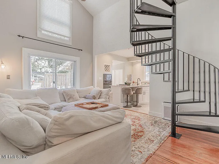 2751 Herschel St — Photo 15