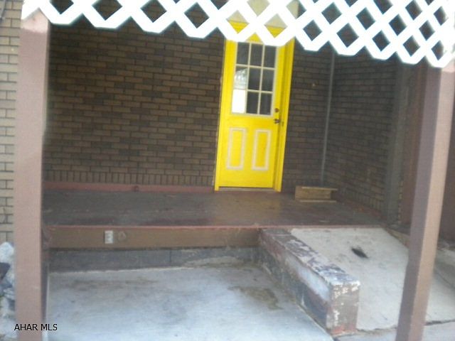 2nd image of 605 N 6th Ave