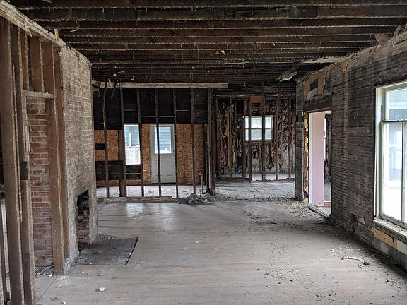 3rd image of 402 E Foster St