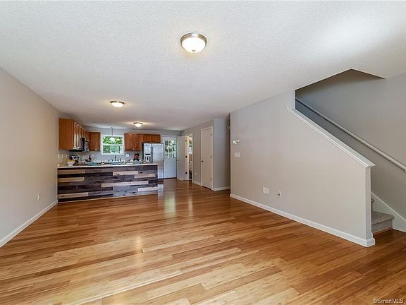 3rd image of 3 Periwinkle Ln