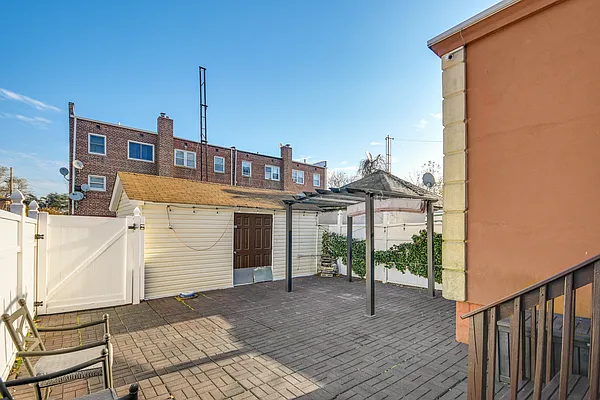 Rented by R D Realty Consultants Inc. | media 33