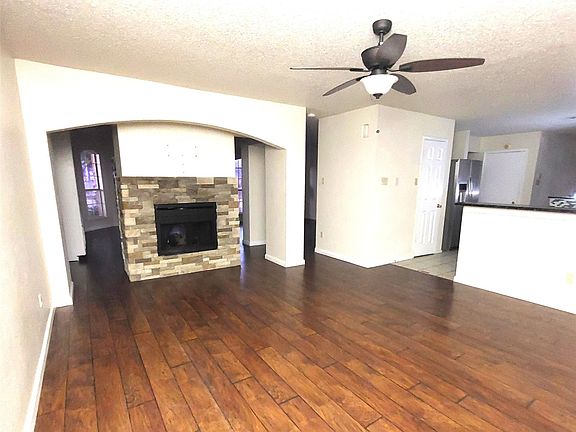 3rd image of 2107 Meadowview Dr