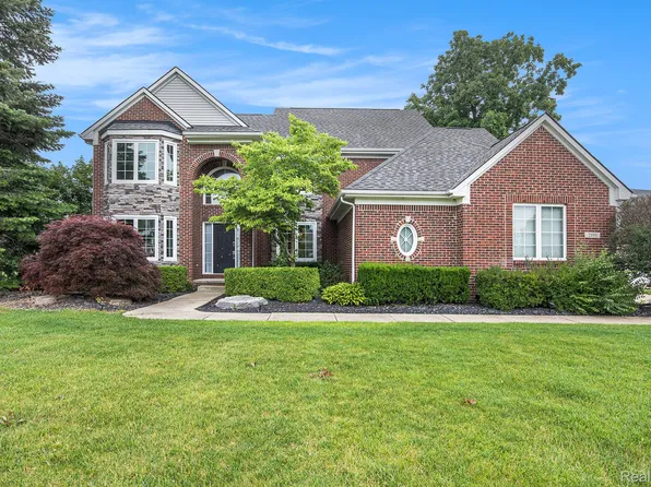 2101 Cristina Anne Ct, Howell, MI 48855