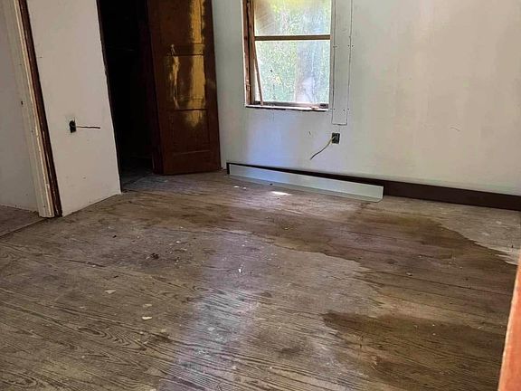 3rd image of 712 Black St