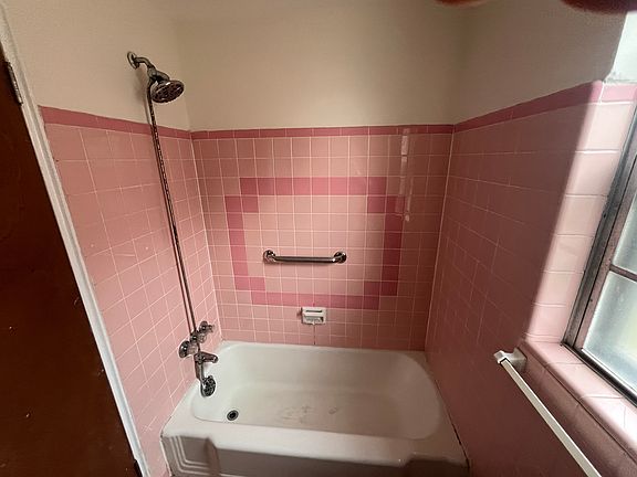 2nd image of 5903 Houghton St #1