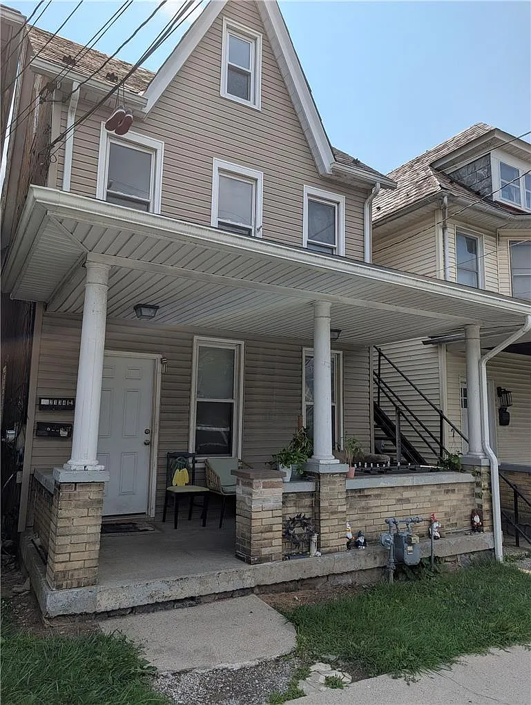 1 bed, 1.0 bath, 796 sqft, $1,300 — Photo 1