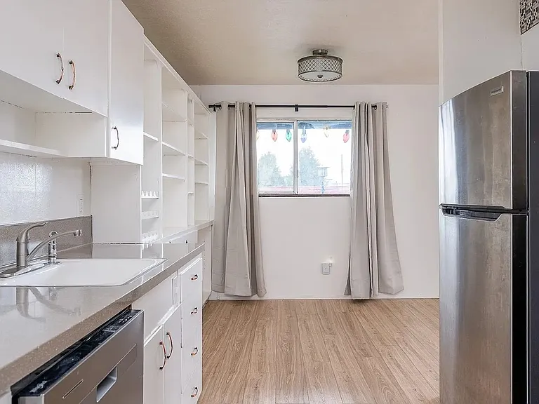 3660 NE Lombard St — Photo 2