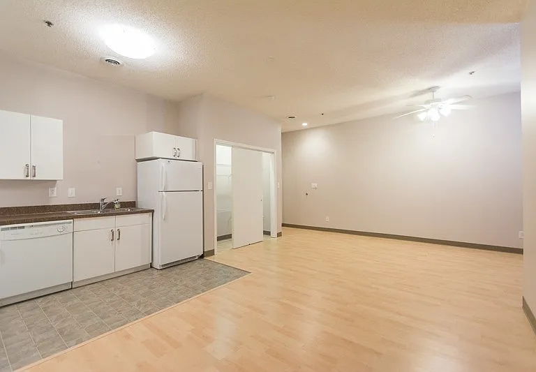 Tenth & College Apartments — Photo 36