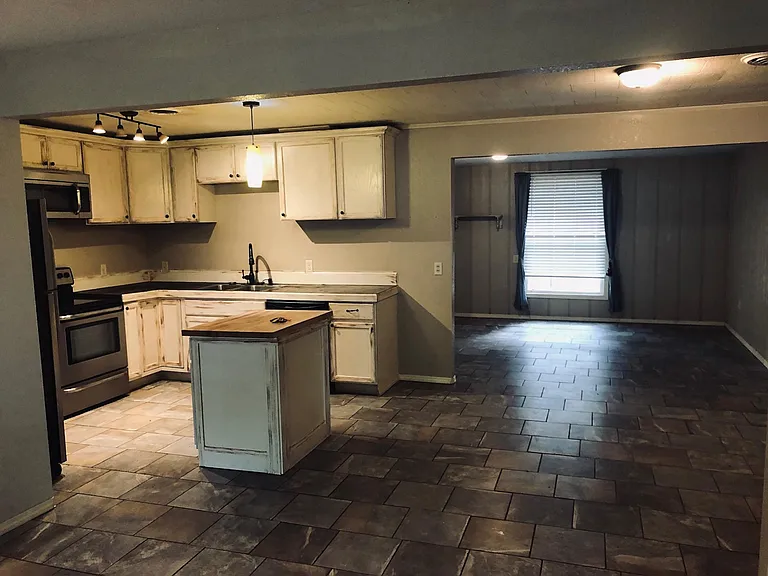 707 S Haugh Ave — Photo 7