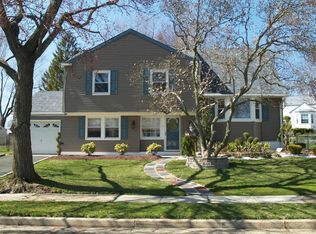 8 Phillips Rd, Edison, NJ 08817