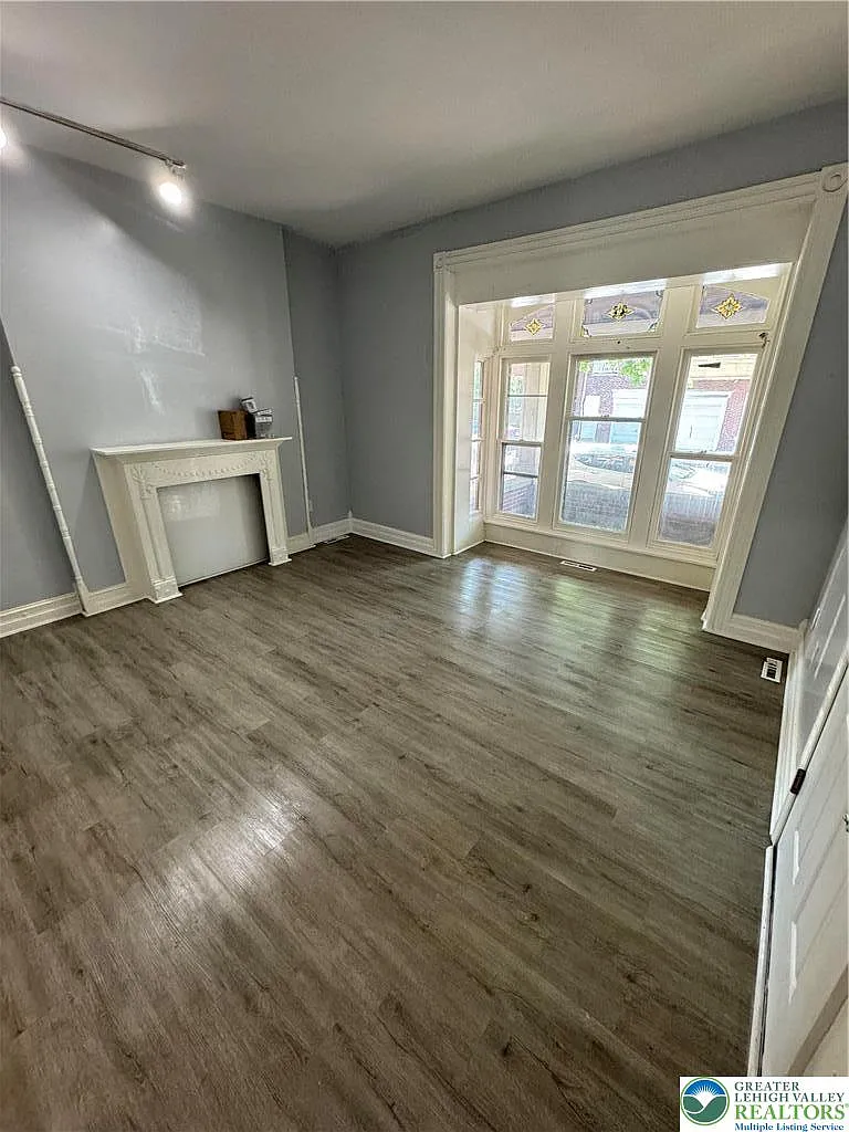 1 bed, 1.0 bath, 1100 sqft, $1,395 — Photo 3