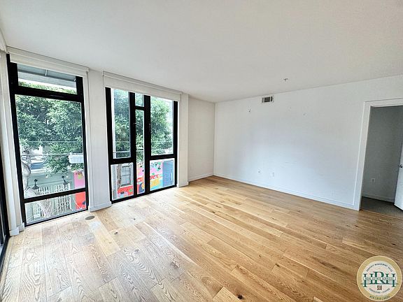 5th image of 300 Ivy St APT 215