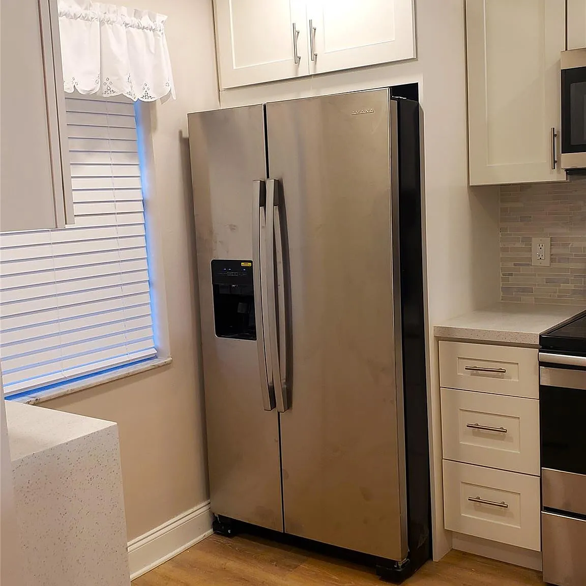 2 bed, 2.0 bath, 920 sqft, $1,550 — Photo 2