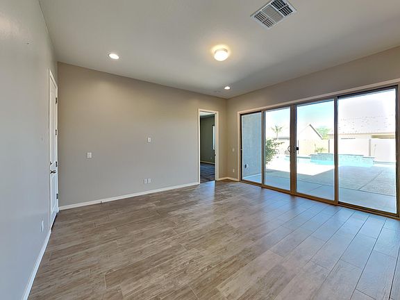 4th image of 708 W CALDWELL Street