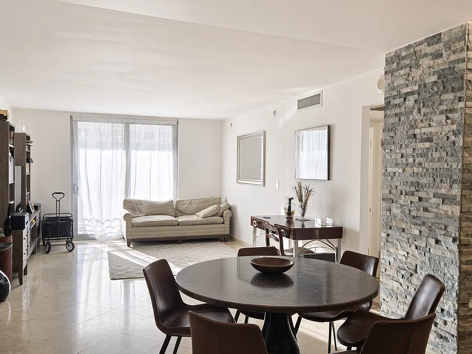 5555 Collins Ave #8W