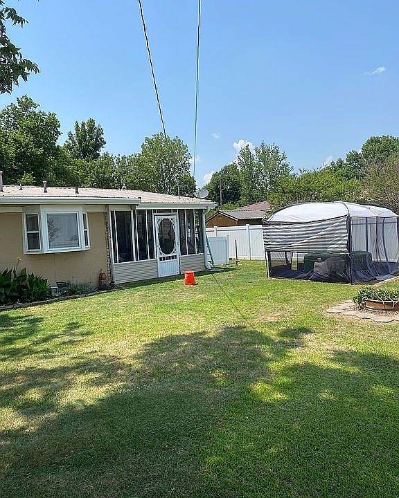2nd image of 212 Ridgecrest Dr