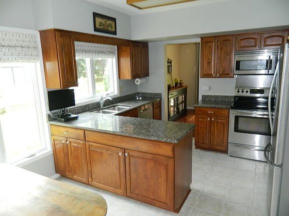 3rd image of 1323 Appletree Ln