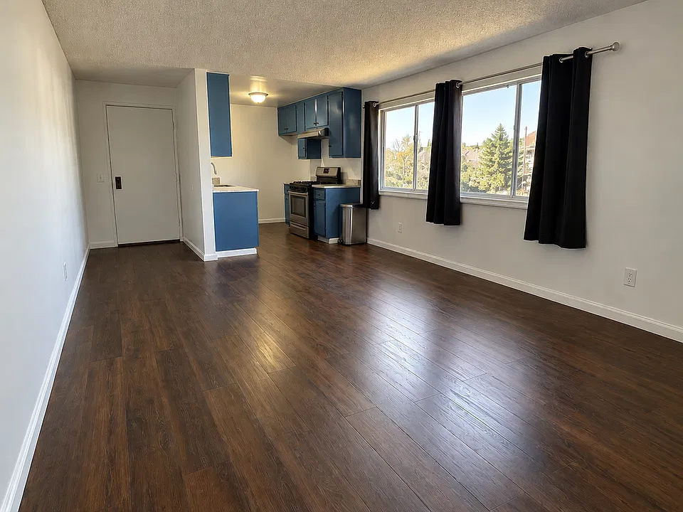 1814 S Bundy Dr #9