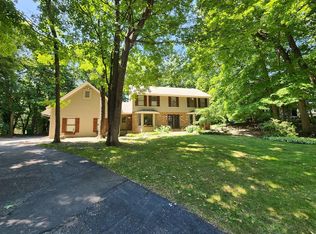 23060 Stratford Pl, Shorewood, MN 55331