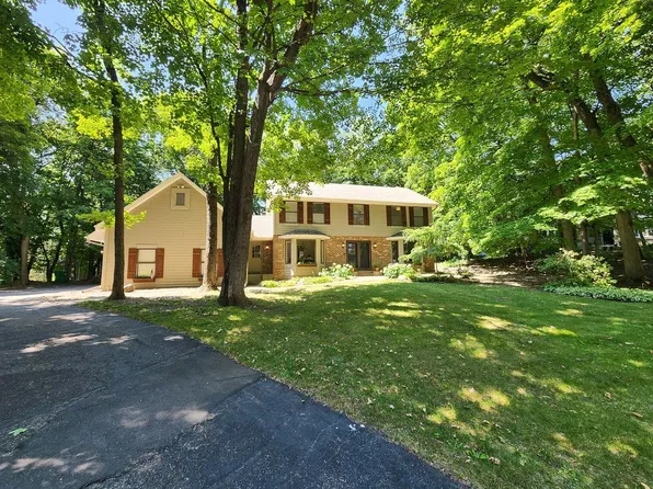 23060 Stratford Pl, Shorewood, MN 55331